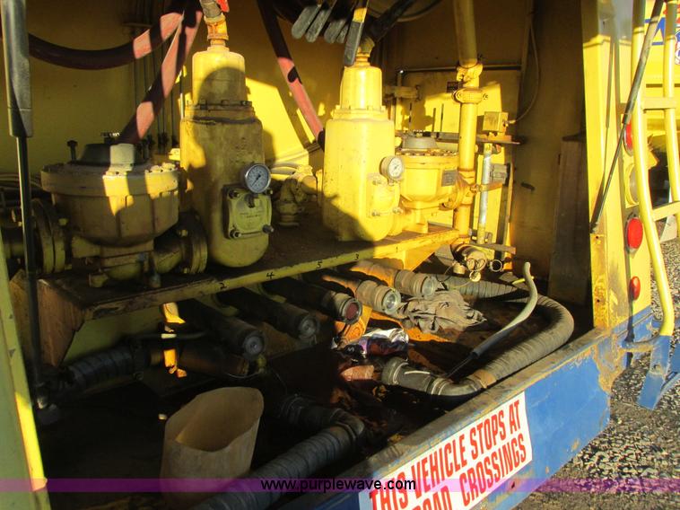 image for item L4225 2006 Freightliner Columbia fuel truck