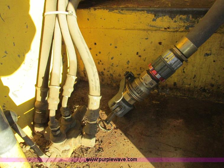 image for item L4225 2006 Freightliner Columbia fuel truck