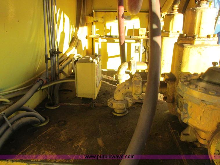 image for item L4225 2006 Freightliner Columbia fuel truck