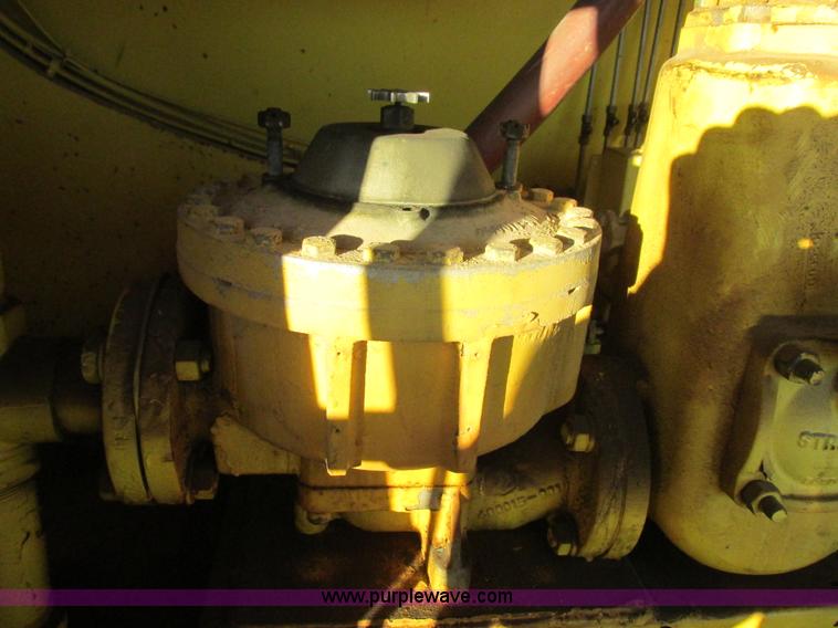 image for item L4225 2006 Freightliner Columbia fuel truck