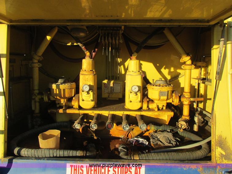 image for item L4225 2006 Freightliner Columbia fuel truck