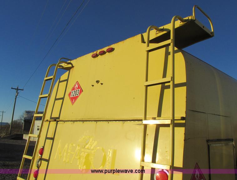 image for item L4225 2006 Freightliner Columbia fuel truck