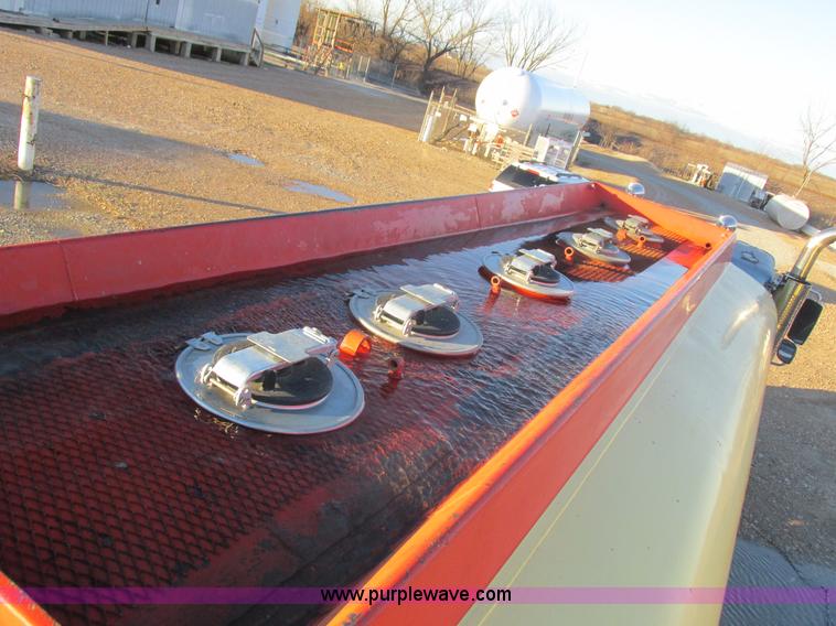 image for item L4225 2006 Freightliner Columbia fuel truck