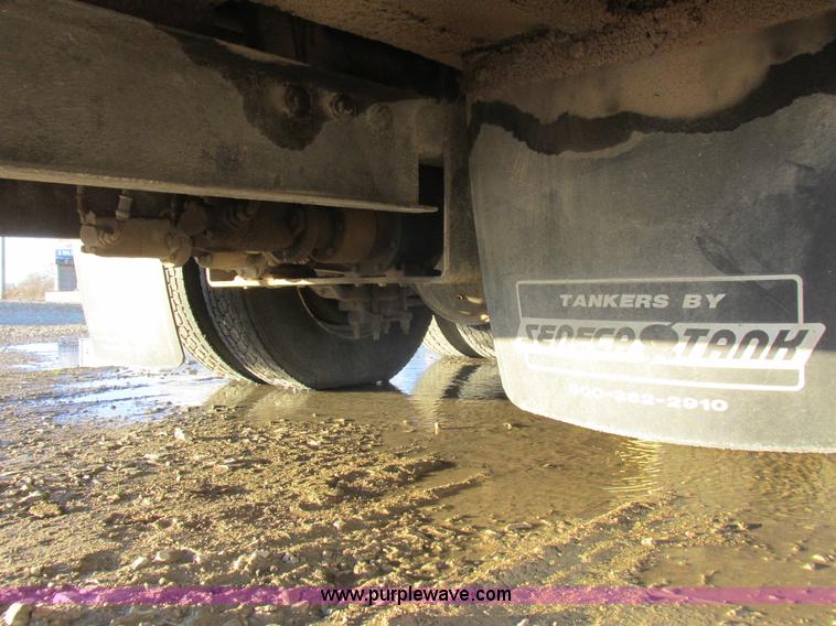 image for item L4225 2006 Freightliner Columbia fuel truck