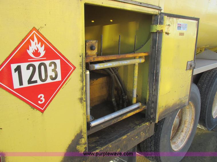 image for item L4225 2006 Freightliner Columbia fuel truck