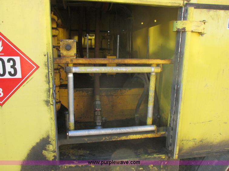 image for item L4225 2006 Freightliner Columbia fuel truck