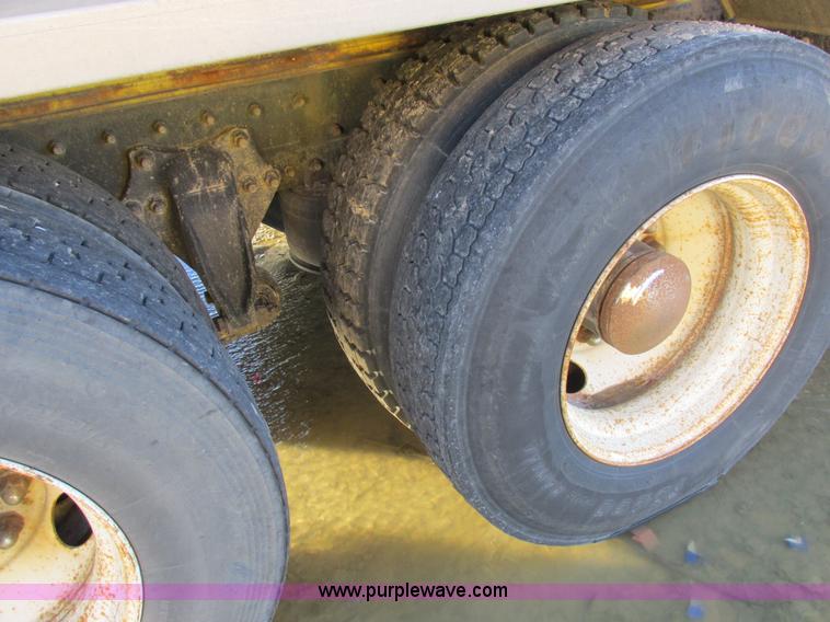 image for item L4225 2006 Freightliner Columbia fuel truck