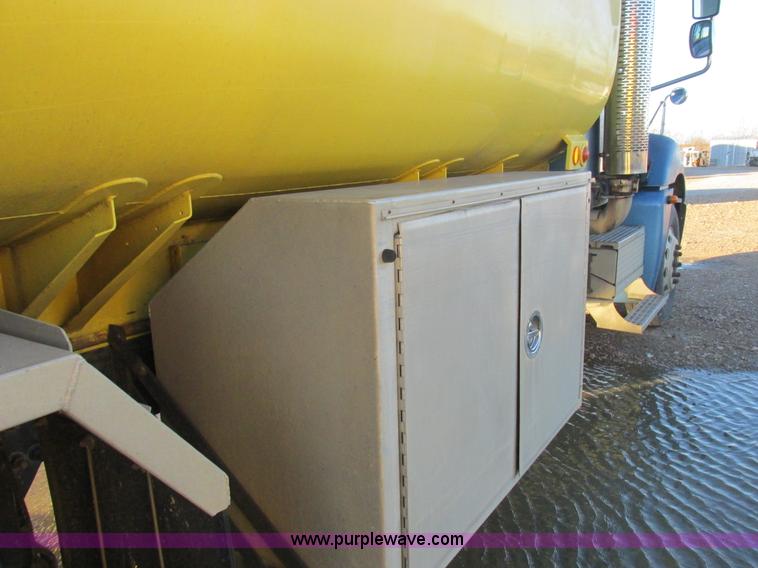 image for item L4225 2006 Freightliner Columbia fuel truck