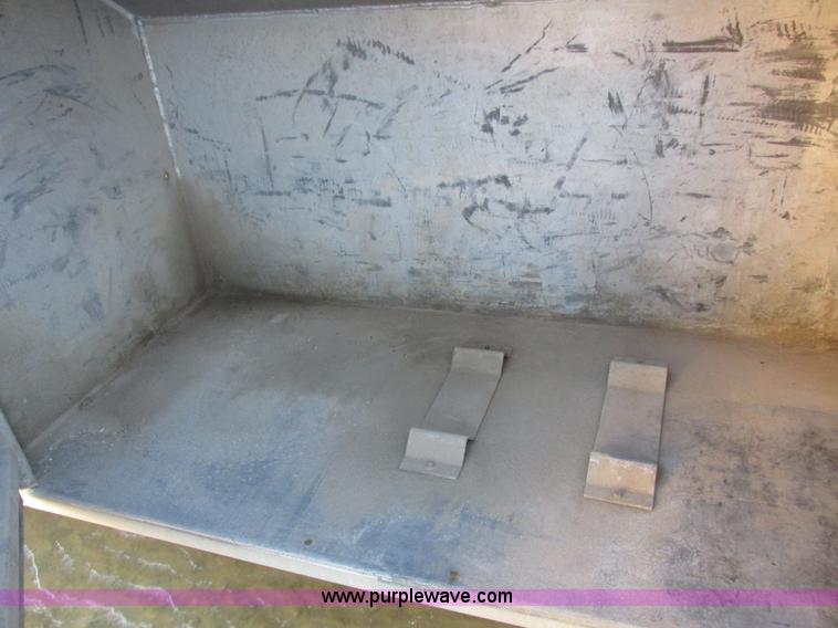 image for item L4225 2006 Freightliner Columbia fuel truck