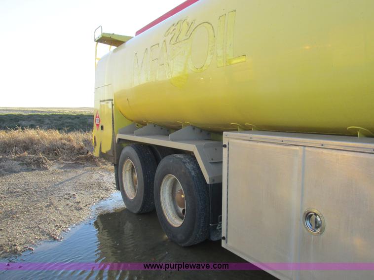 image for item L4225 2006 Freightliner Columbia fuel truck