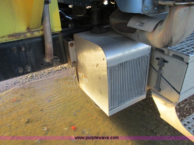 image for item L4225 2006 Freightliner Columbia fuel truck