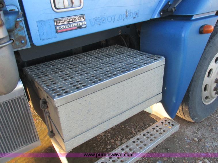 image for item L4225 2006 Freightliner Columbia fuel truck