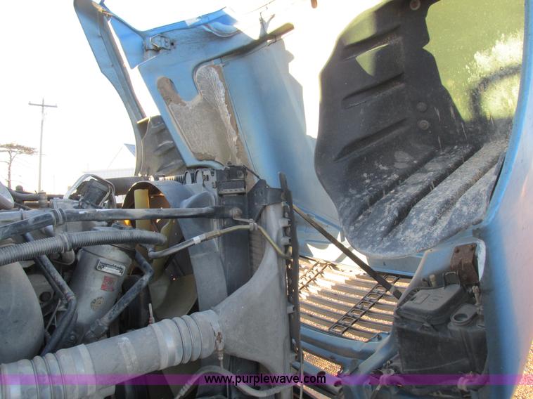 image for item L4225 2006 Freightliner Columbia fuel truck