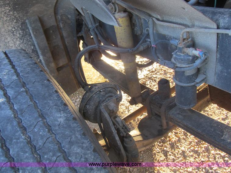 image for item L4225 2006 Freightliner Columbia fuel truck