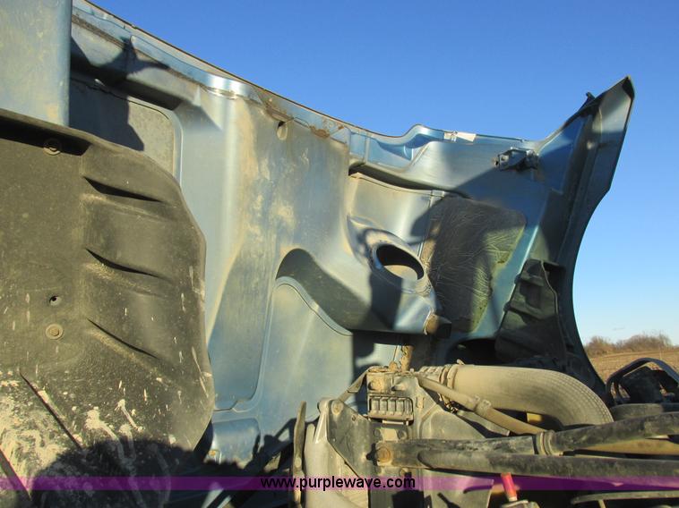 image for item L4225 2006 Freightliner Columbia fuel truck