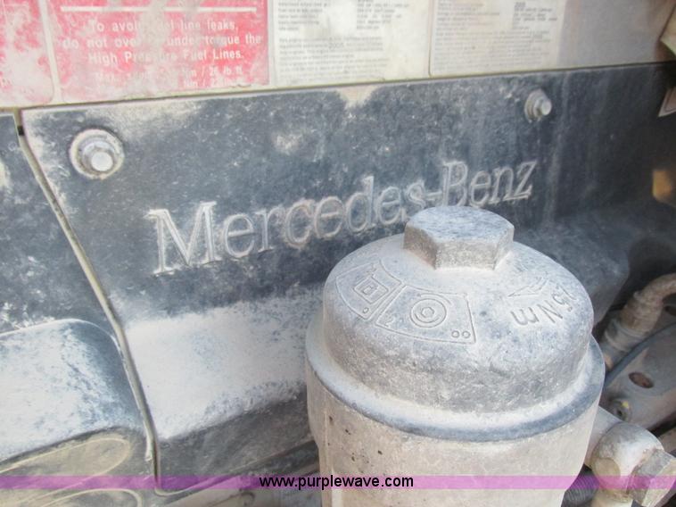 image for item L4225 2006 Freightliner Columbia fuel truck