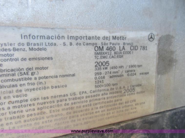 image for item L4225 2006 Freightliner Columbia fuel truck