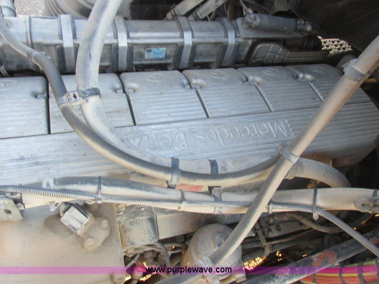 image for item L4225 2006 Freightliner Columbia fuel truck