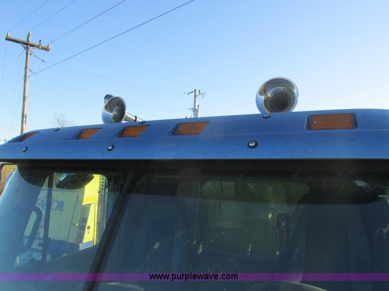 image for item L4225 2006 Freightliner Columbia fuel truck