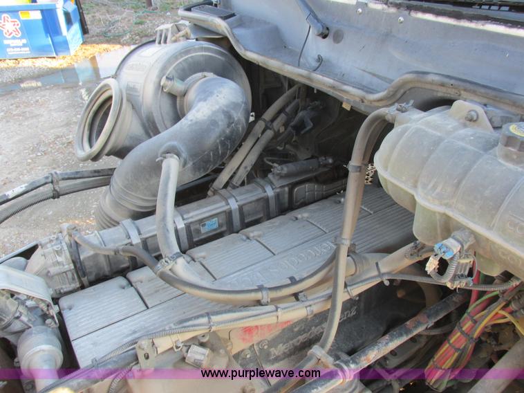 image for item L4225 2006 Freightliner Columbia fuel truck