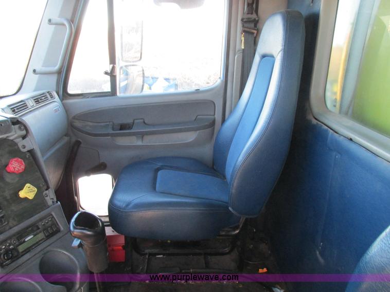 image for item L4225 2006 Freightliner Columbia fuel truck