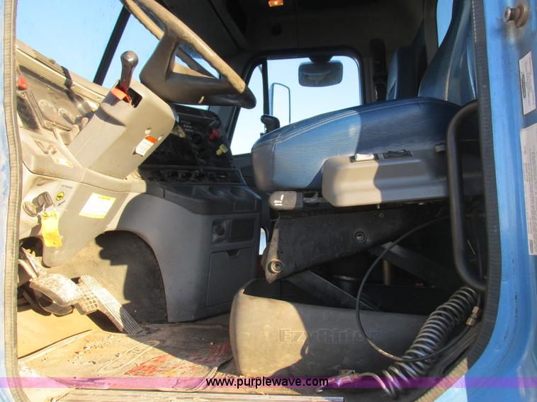 image for item L4225 2006 Freightliner Columbia fuel truck