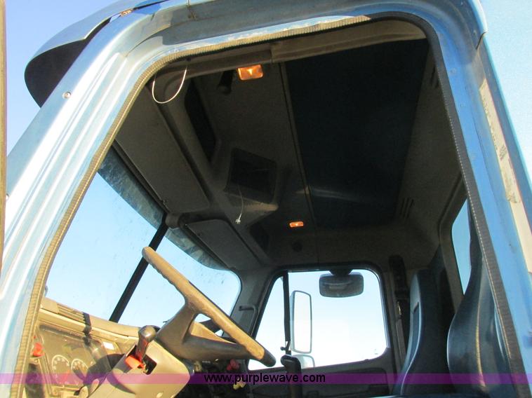 image for item L4225 2006 Freightliner Columbia fuel truck