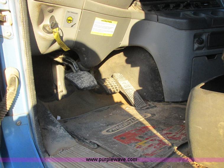 image for item L4225 2006 Freightliner Columbia fuel truck