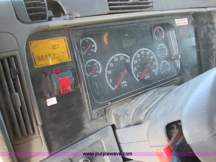 image for item L4225 2006 Freightliner Columbia fuel truck