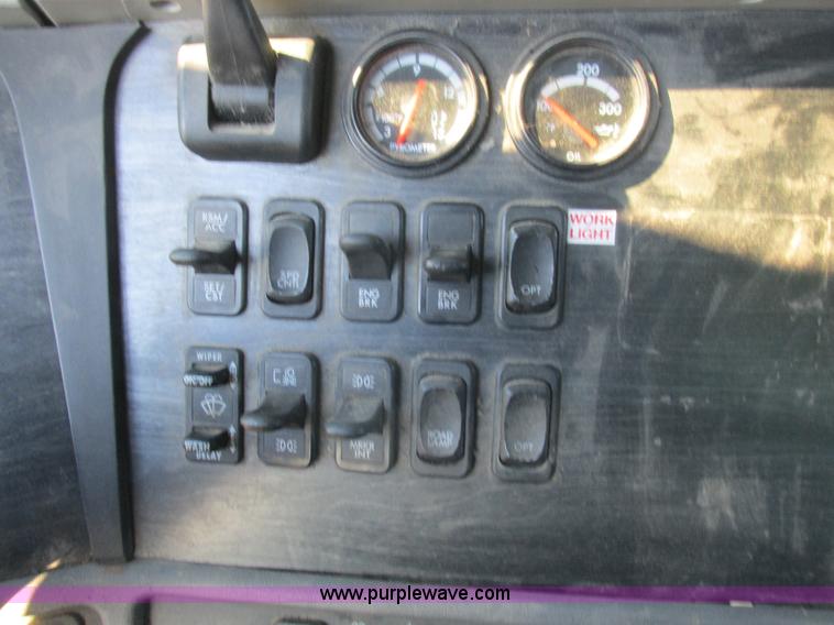 image for item L4225 2006 Freightliner Columbia fuel truck