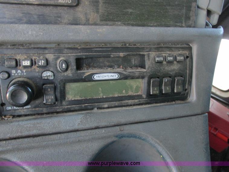 image for item L4225 2006 Freightliner Columbia fuel truck