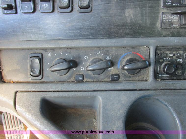 image for item L4225 2006 Freightliner Columbia fuel truck