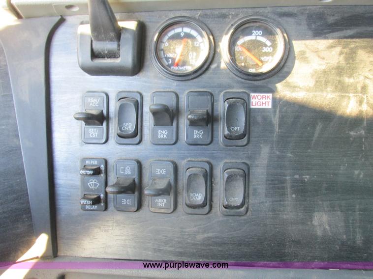 image for item L4225 2006 Freightliner Columbia fuel truck