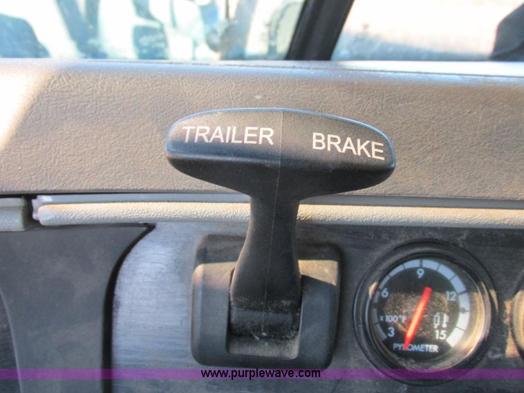 image for item L4225 2006 Freightliner Columbia fuel truck