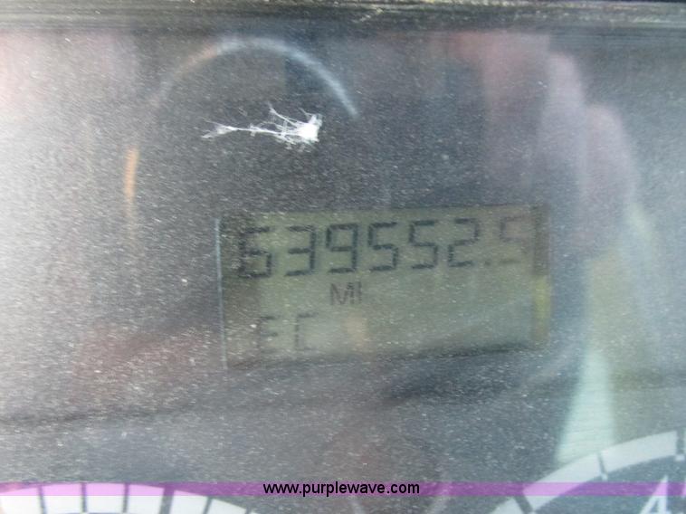 image for item L4225 2006 Freightliner Columbia fuel truck