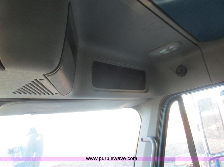 image for item L4225 2006 Freightliner Columbia fuel truck