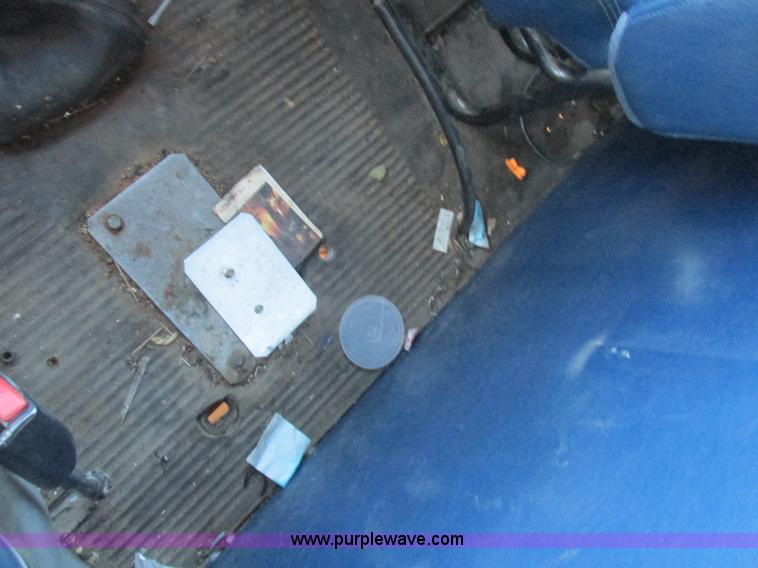 image for item L4225 2006 Freightliner Columbia fuel truck