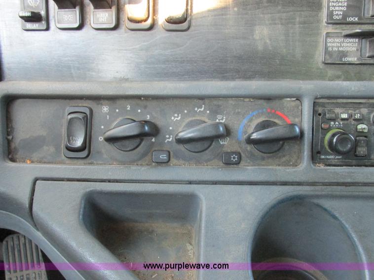 image for item L4225 2006 Freightliner Columbia fuel truck