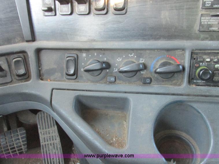image for item L4225 2006 Freightliner Columbia fuel truck
