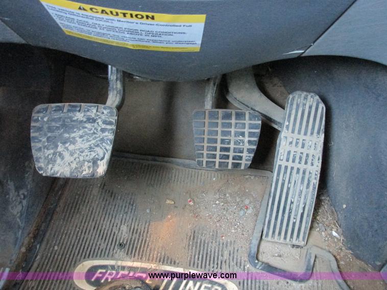 image for item L4225 2006 Freightliner Columbia fuel truck