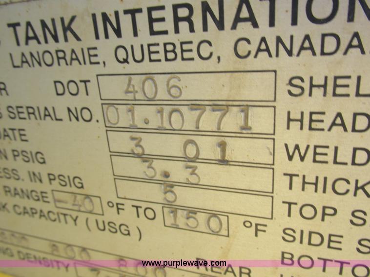 image for item L4225 2006 Freightliner Columbia fuel truck