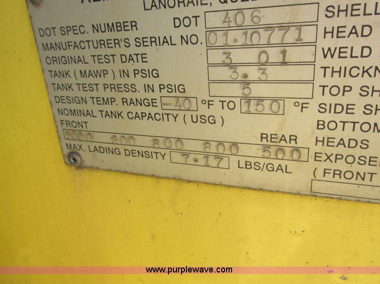 image for item L4225 2006 Freightliner Columbia fuel truck