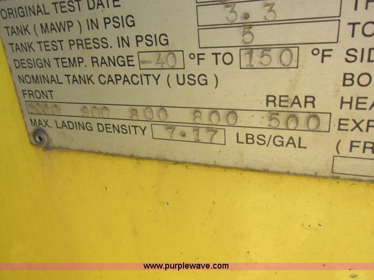 image for item L4225 2006 Freightliner Columbia fuel truck