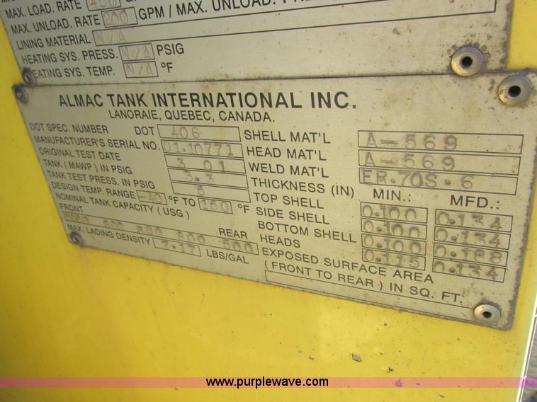 image for item L4225 2006 Freightliner Columbia fuel truck