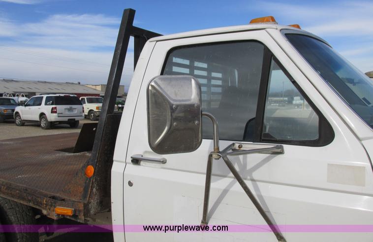 image for item L4229 1997 Ford F350 flatbed pickup truck
