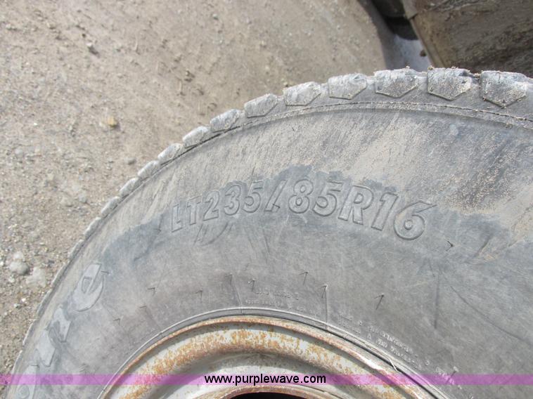 image for item L4229 1997 Ford F350 flatbed pickup truck