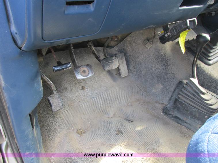 image for item L4229 1997 Ford F350 flatbed pickup truck