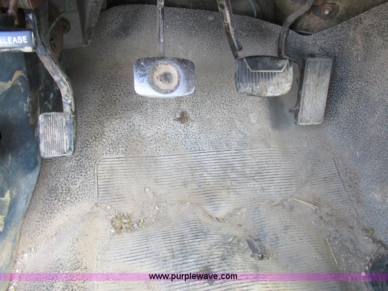 image for item L4229 1997 Ford F350 flatbed pickup truck