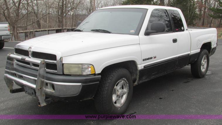image for item L5378 2000 Dodge Ram 1500 Quad Cab pickup truck