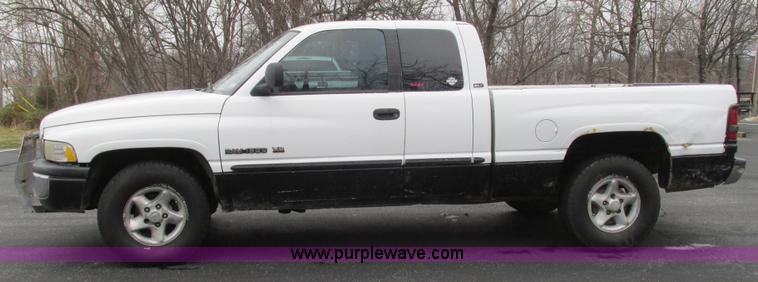 image for item L5378 2000 Dodge Ram 1500 Quad Cab pickup truck